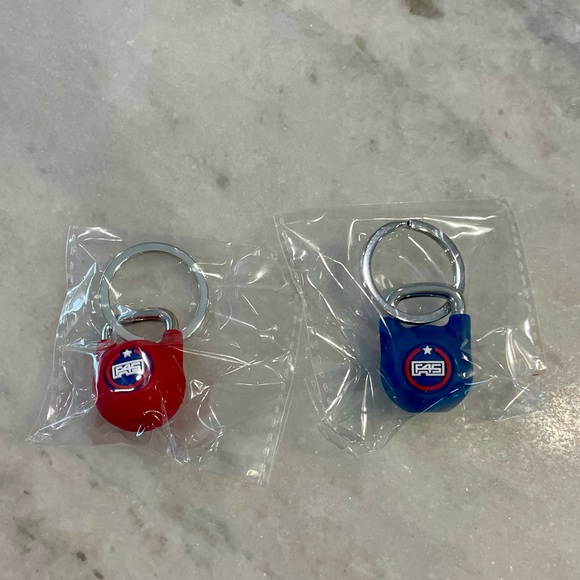 NEW F45 kettlebell keychains 2 pack Red+Blue - Picture 2 of 4